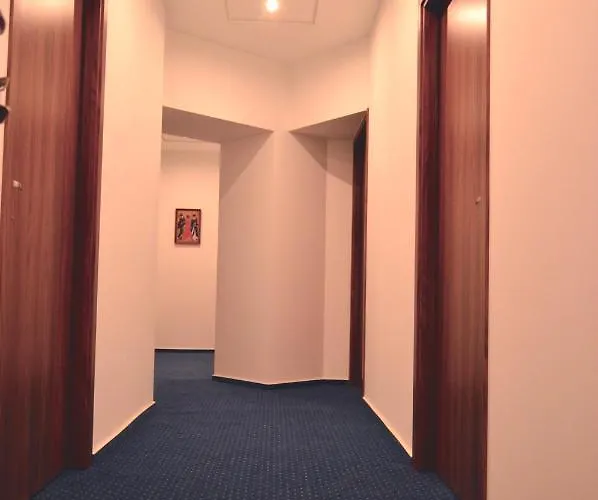 Next To Galeria קטוביץ