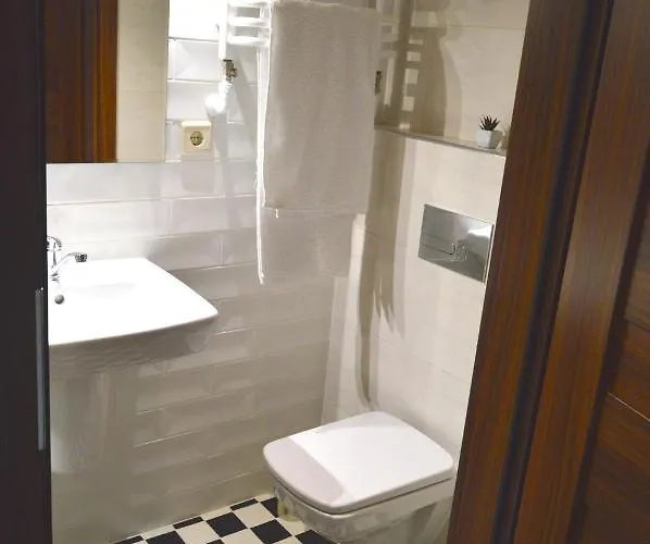 Next To Galeria * קטוביץ